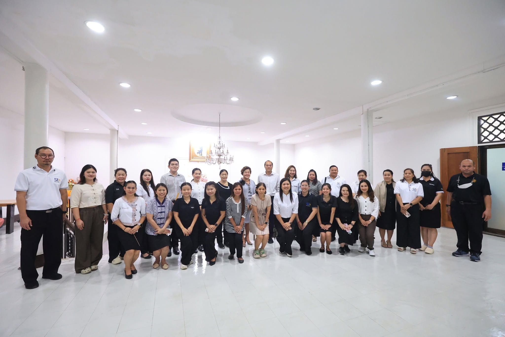title - ผู้อำนวยการสำนักบริหารกลาง ส.ป.ก. สักการะสิ่งศักดิ์สิทธิ์ประจำ ส.ป.ก. เนื่องในโอกาสเข้ารับตำแหน่งใหม่ 